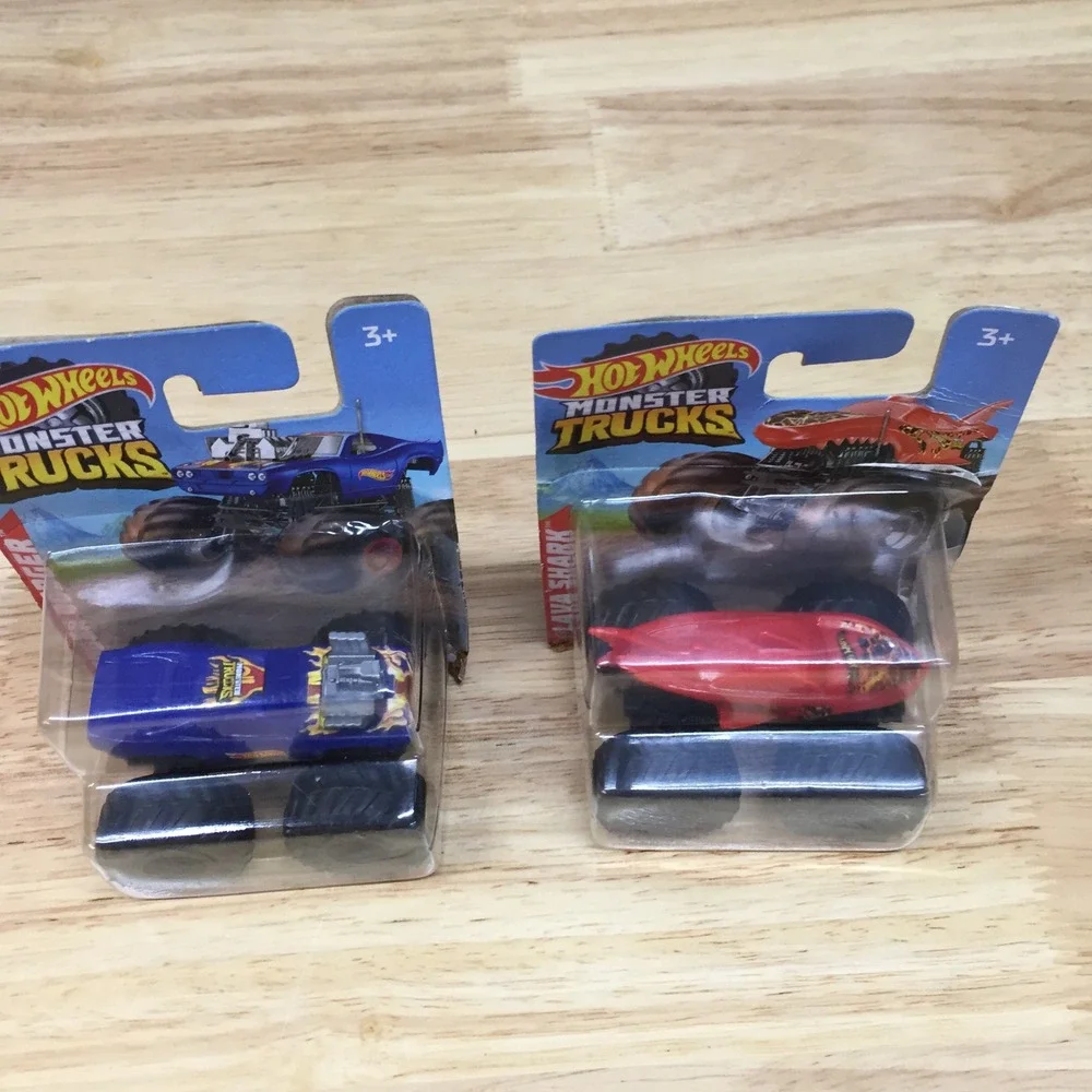 Hot Wheels Monster Trucks Roger Dodger &‎ Lava Shark Diecast 2 Pack